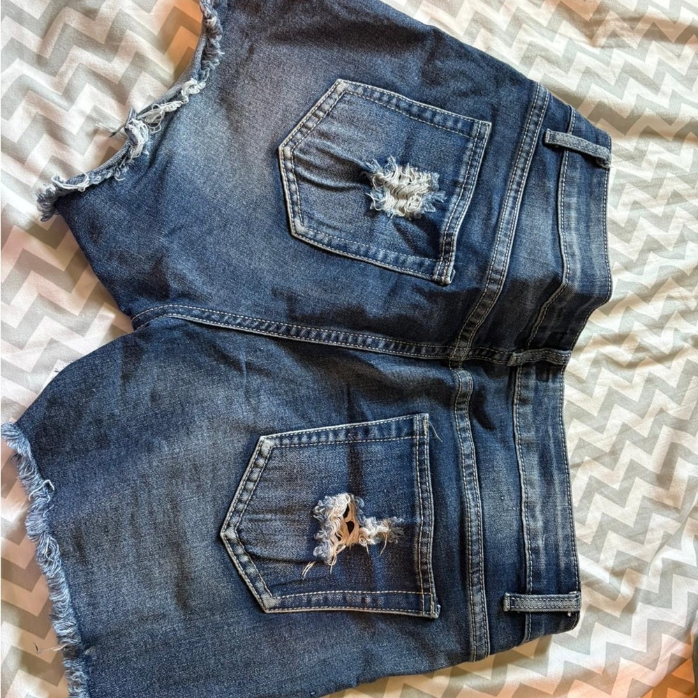 Women's Frayed Hem Denim Shorts